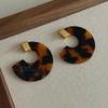 French retro tortoiseshell earrings, Maillard style, leopard print, smudged board, advanced sense, lazy and versatile temperament earrings