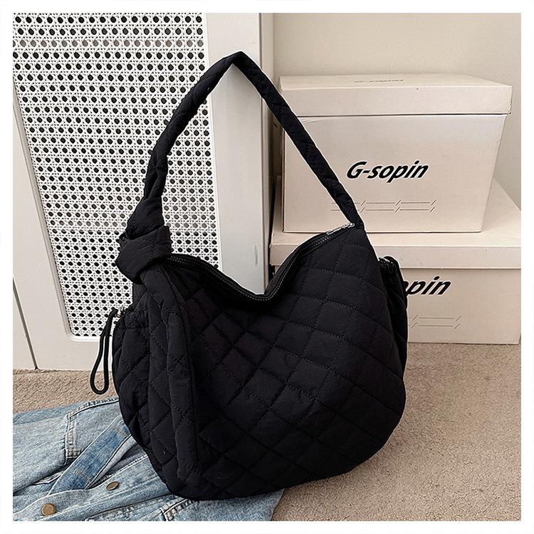 

Модная ромбовидная сумка-тоут большой вместимости, женская новая повседневная сумка через плечо, трендовая сумка-мессенджер из стираной ткани One Size чёрный