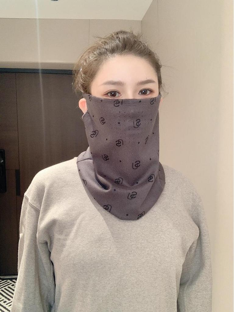 Cycling Windproof Balaclava: Ear-Hanging Breathable Design for Face and Neck Protection in Winter