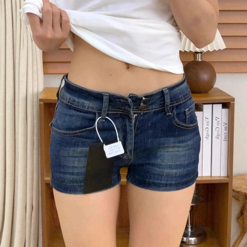 Pantaloncini in denim blu scuro a vita bassa da donna, vestibilità slim, a trapezio, booty shorts, abbigliamento casual da strada, hot pants