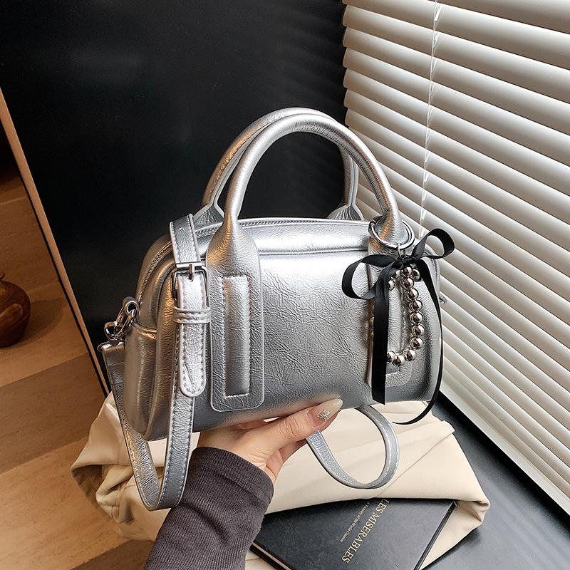 This year's popular small bag women's spring and summer versatile 2025 new women's simple messenger bag portable pillow bag