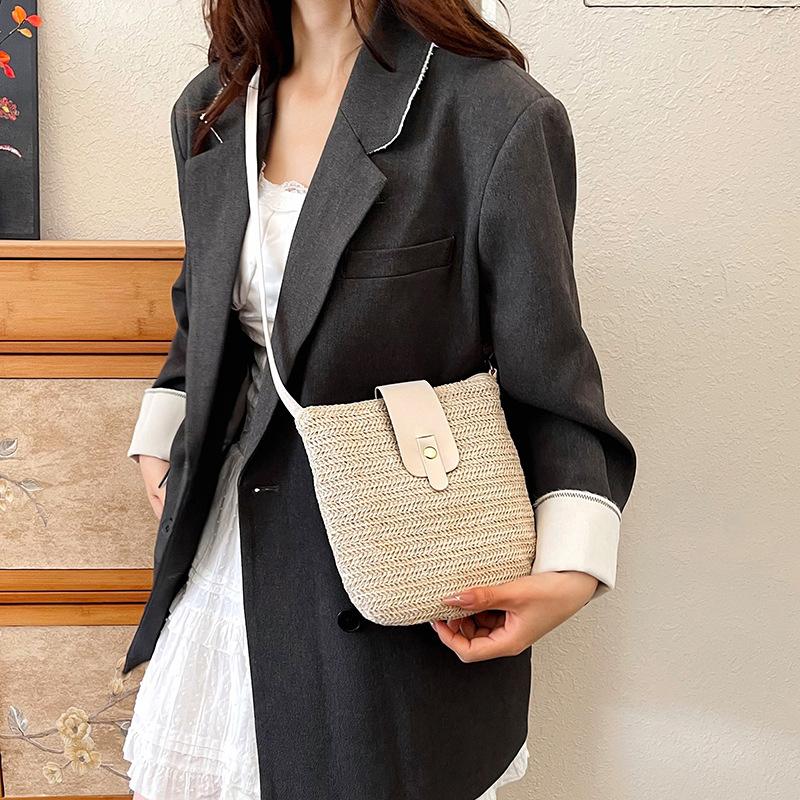 Women Messenger Bags Woven Summer Top-Handle Bags Handmade Fashion Holiday Casual Simple Saddle Lady Straw Bag AVE