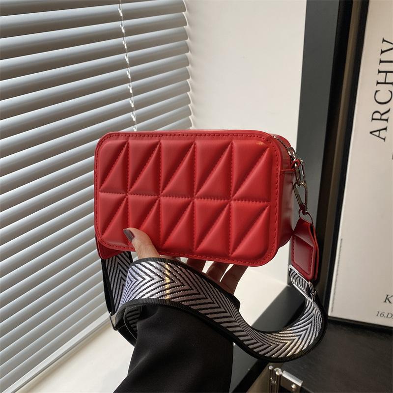 Summer new fashion casual diamond wide shoulder strap trend versatile simple shoulder messenger bag