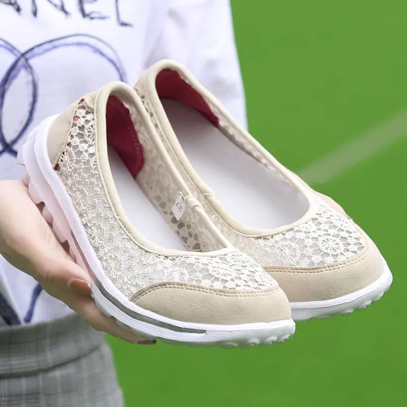 

Модные кружевные женские спортивные туфли на плоской подошве, дышащие и легкие кроссовки для ходьбы с сеткой, летние новые повседневные сандалии, обувь для свинга 35