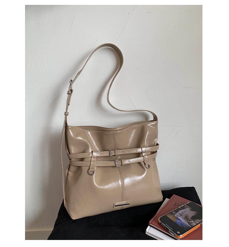 

Корейская нишевая дизайнерская сумка на плечо женская сумка 2025 новая ретро сумка-тоут из масляной вощеной кожи большой вместимости сумка-мессенджер тренд хаки