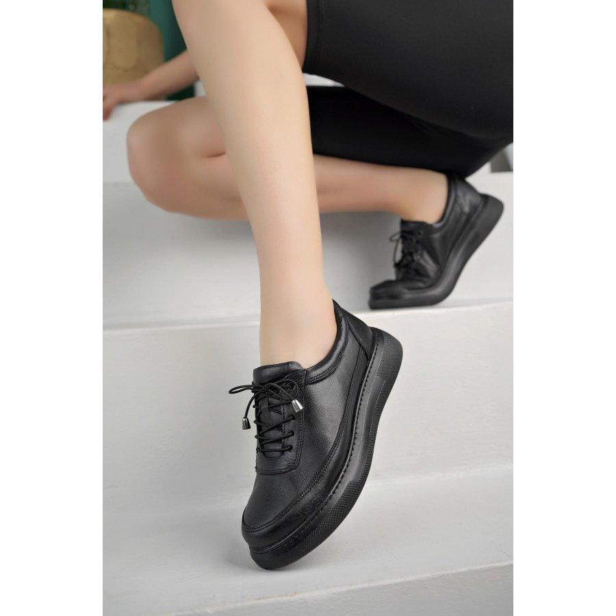 

Женские кроссовки из натуральной кожи