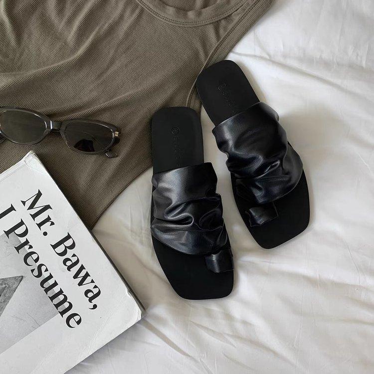 

[Youshilai] Cool slippers women s outer wear 2025 summer new square head cover toe one-word flat bottom slippers tide 40