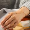 48/2000 Edelstahl-Kettenarmband für Damen, elegantes und hochwertiges integriertes Fingerketten-Handschmuckstück