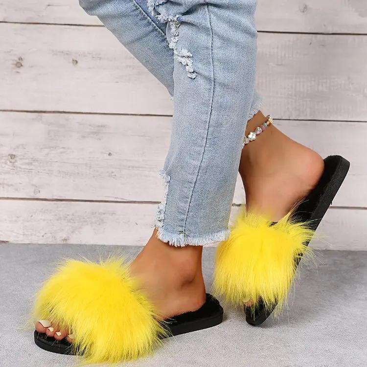 Fashion New Women Slippers 2025 Summer Slip on Flat Sandals Luxury Casual Lightweight Shoes Trend Beach Roman Slippers Home Slides Women