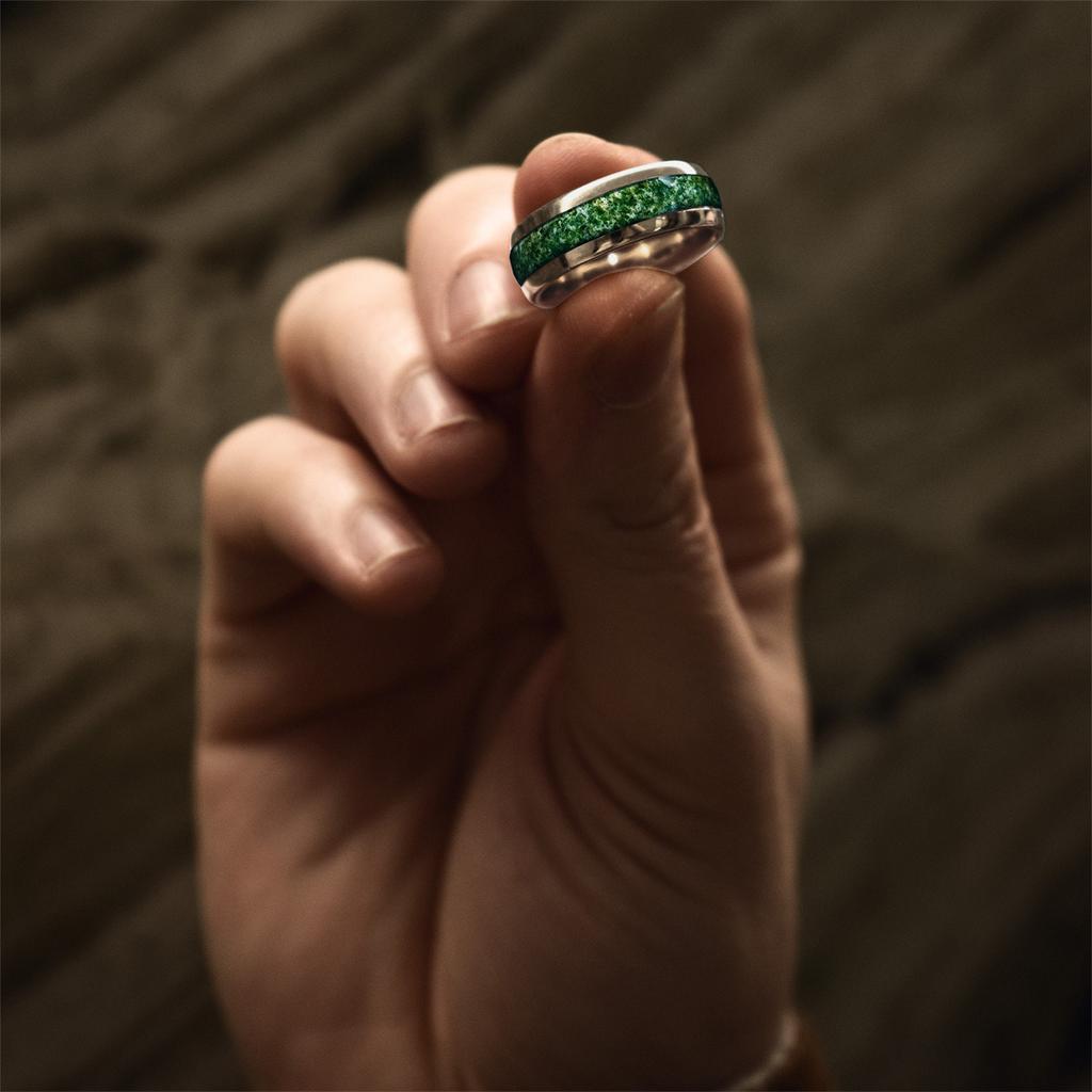 Fashion 8mm Men Titanium Wedding Rings Green Shell Inlay Stainless Steel Rings For Men Wedding Band Anniversary Birthday Gifts
