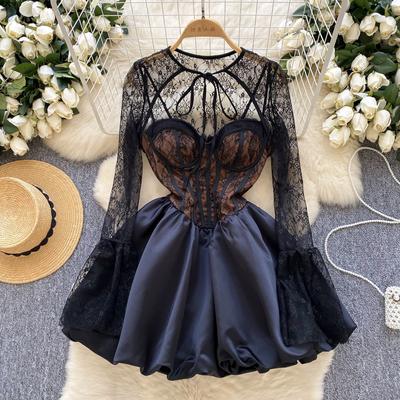 Hepburn Schwarze Spitze Puffball Sexy Minikleid Damenmode Schnürung Transparente lange Schlagärmel Kleidung Elegante hohe Taille Club Party Kleider