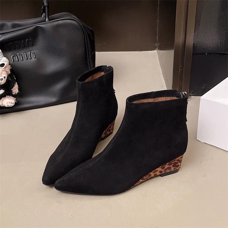 Sheepskin Version of Wedge Heel Boots with a Thick Sole Height of 5cm 2025 Autumn and Winter New Pointed Leopard Print Short Boots Splicing Fa