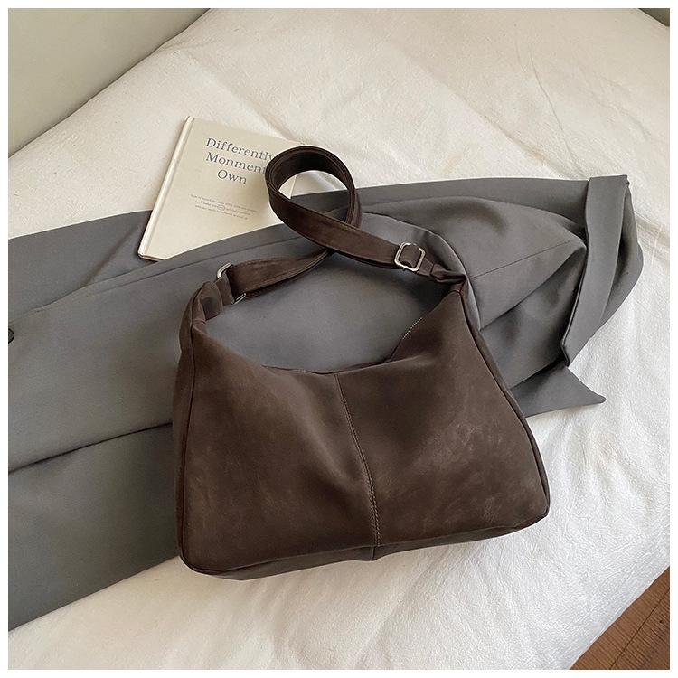 Fashionable large capacity crossbody bag winter new high-value tote bag shoulder bag commuter underarm bag