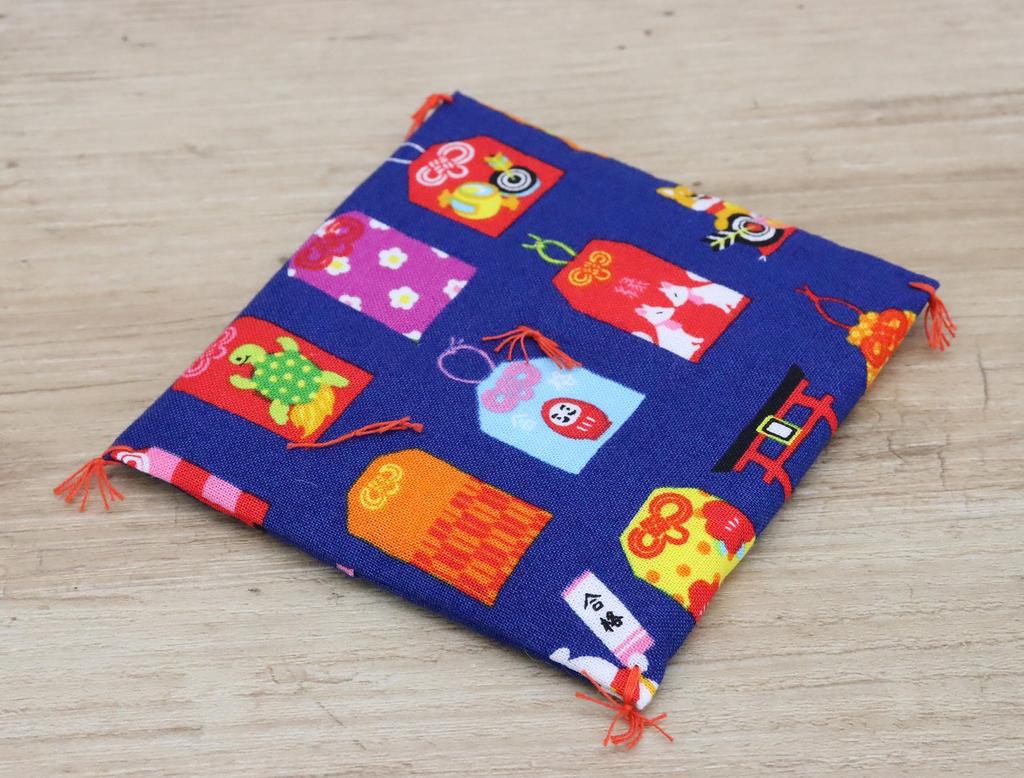 Castle Enterprises Mini Cushion for 5 Assorted Designs Random Pattern x Made in Japan Maneki-neko (Lucky Cat) Ornaments, (Blue), (10cm 10cm),