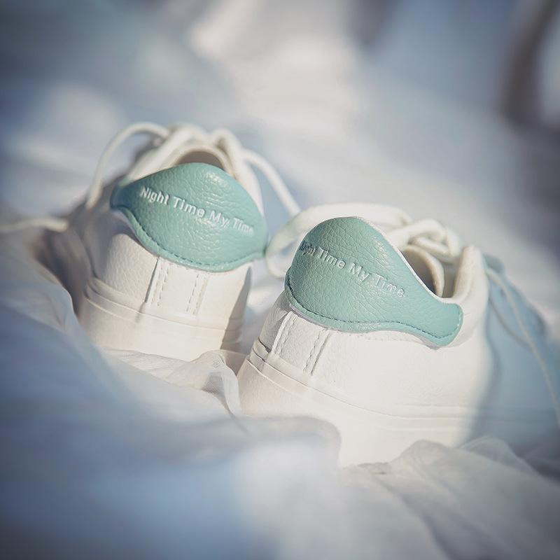 

2025 spring street shooting white shoes women s flat bottom new Korean version board shoes women ins students running casual shoes versatile 40