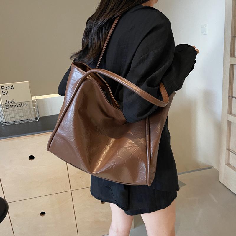 Large-capacity Bag Women's Autumn New Textured Literary Shoulder Bag Popular Class Commuter Tote Bag