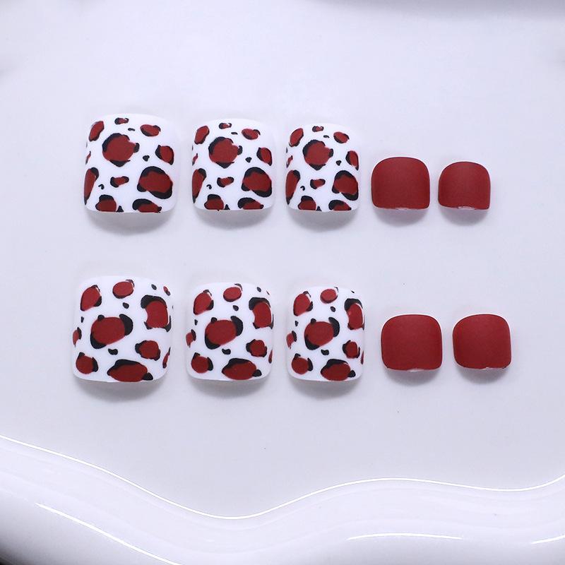 Hot-selling manicure 24 pieces, classic fashion leopard print matte texture short square wearing foot nail piece