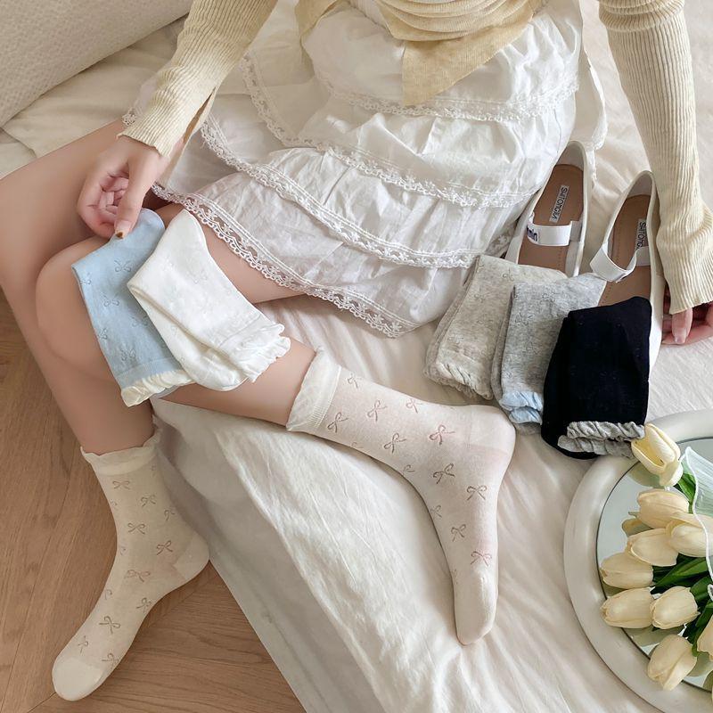 Frühlings- und Sommersocken, Damen-Mittelwadensocken, Weiße gehäkelte Schleifensocken, Graue lange Socken, Spitzen-Blasenöffnung