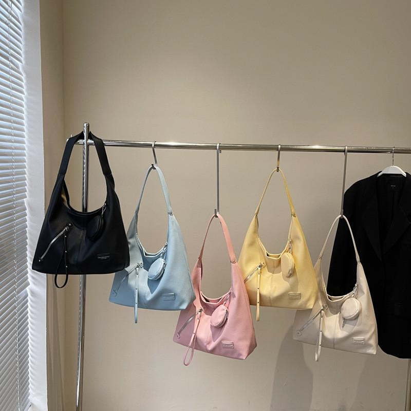 Chic Large Pu For Women With Inner Zipper Pocket And Simple Design For Urban Lifestyle