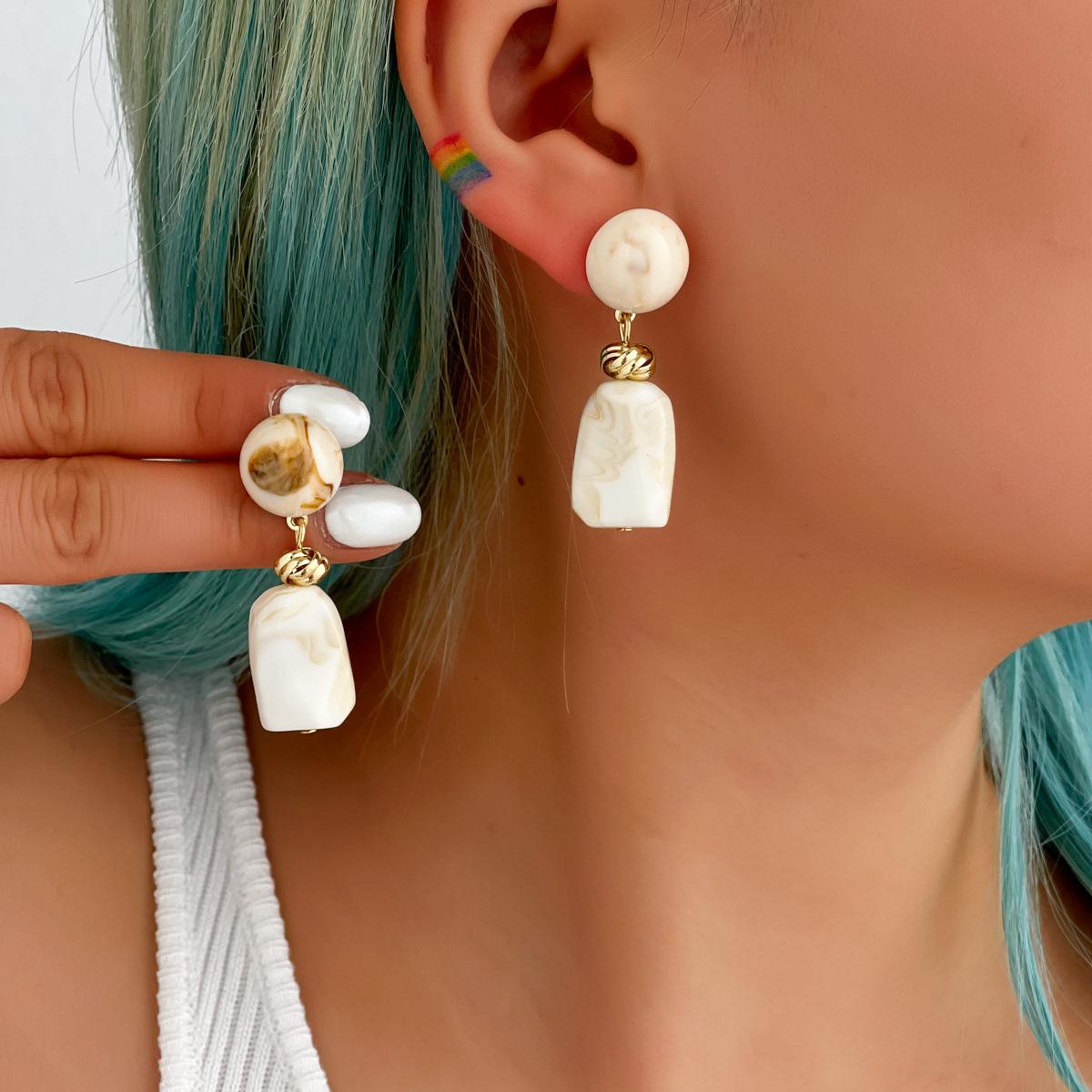 

Модные серьги-подвески для женщин белый