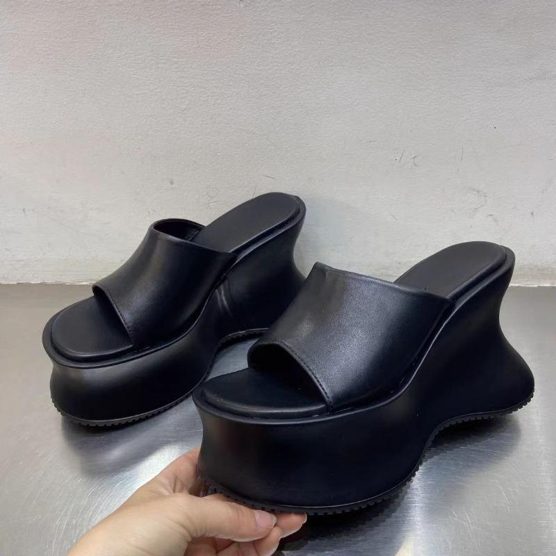 

Fashion Summer New Round Toe Transparent Strap Anti-slip and Wear-resistant Slope Heel Slippers Waterproof Platform 39 чёрный