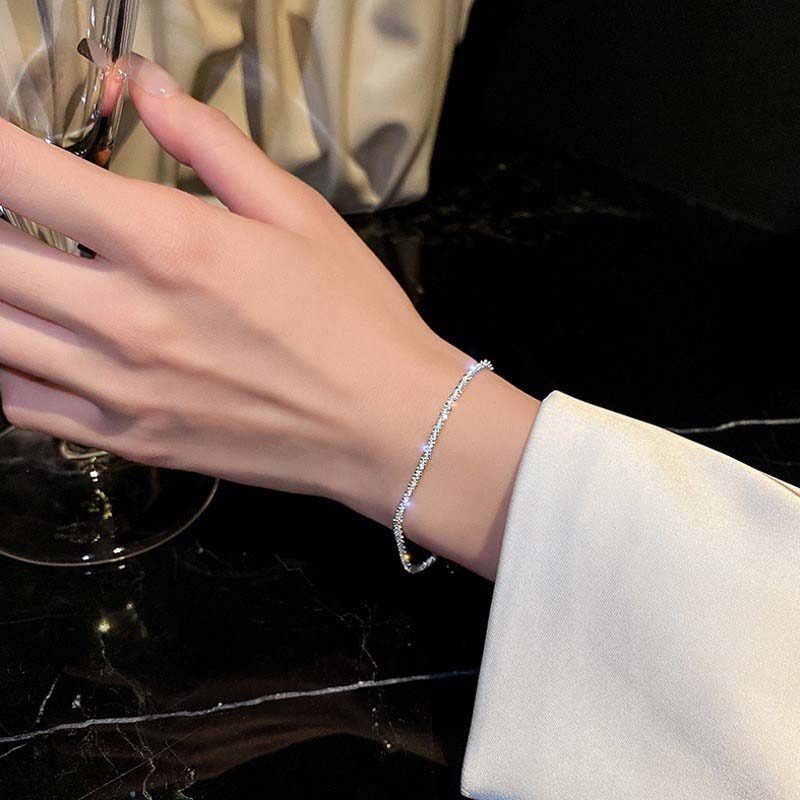 2026 Neues Silberfarbenes Funkelndes Schleierkraut Armband für Damen Exquisites Einfaches Verstellbares Kettengliedarmband Hochzeits Schmuck Party