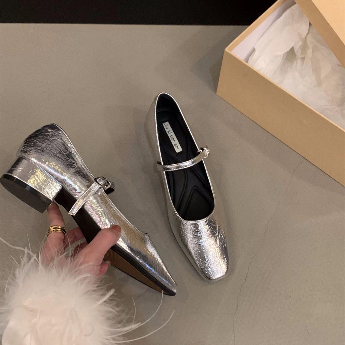

Korean version of high-end square head thick heel Mary Jane shoes 2024 new one-word buckle temperament commuting light mouth single shoes 40 срібний