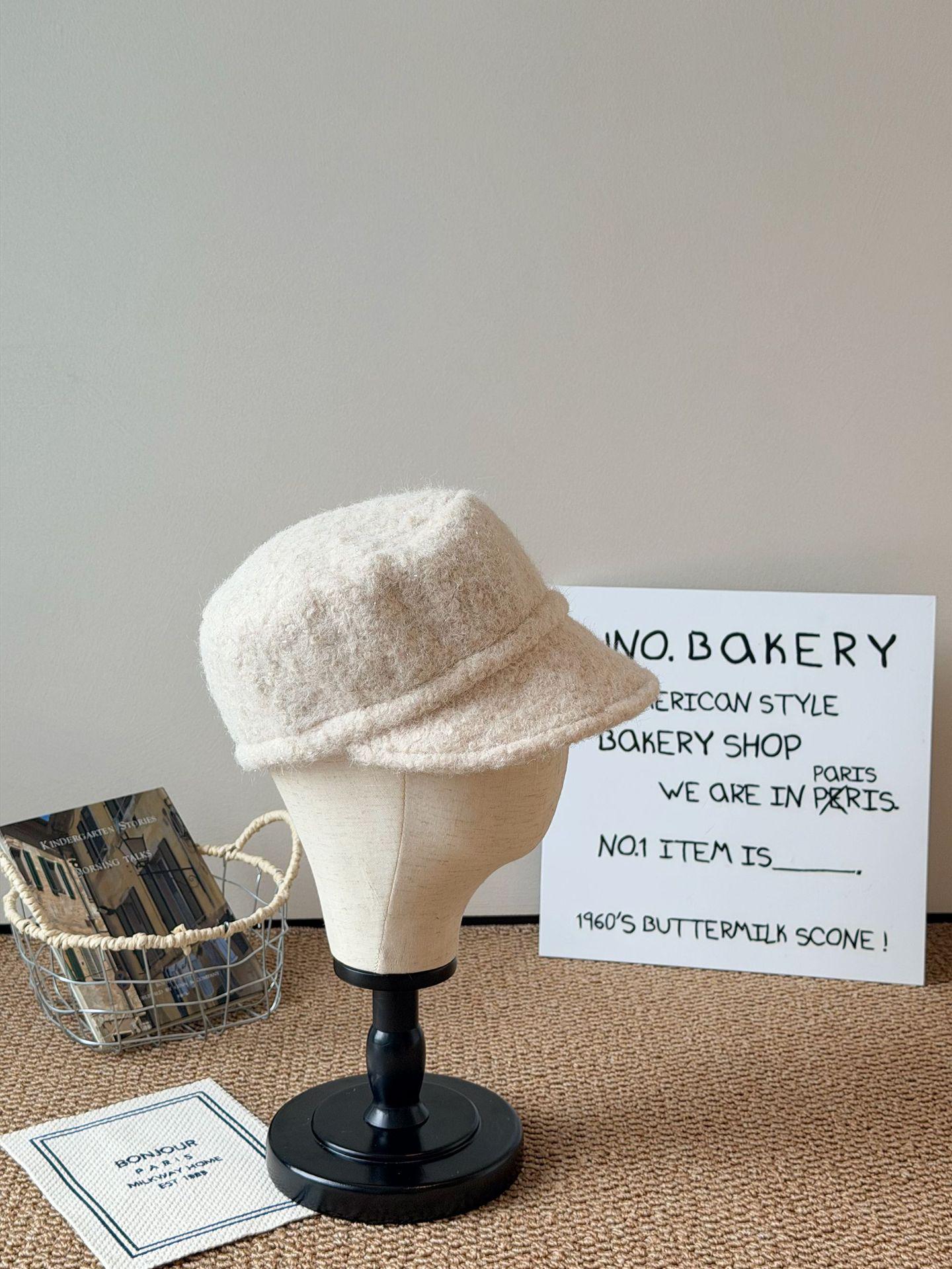 

Elegant Women s Retro Wool Equestrian Hat for Autumn/Winter M (56-58cm) брудно-білий