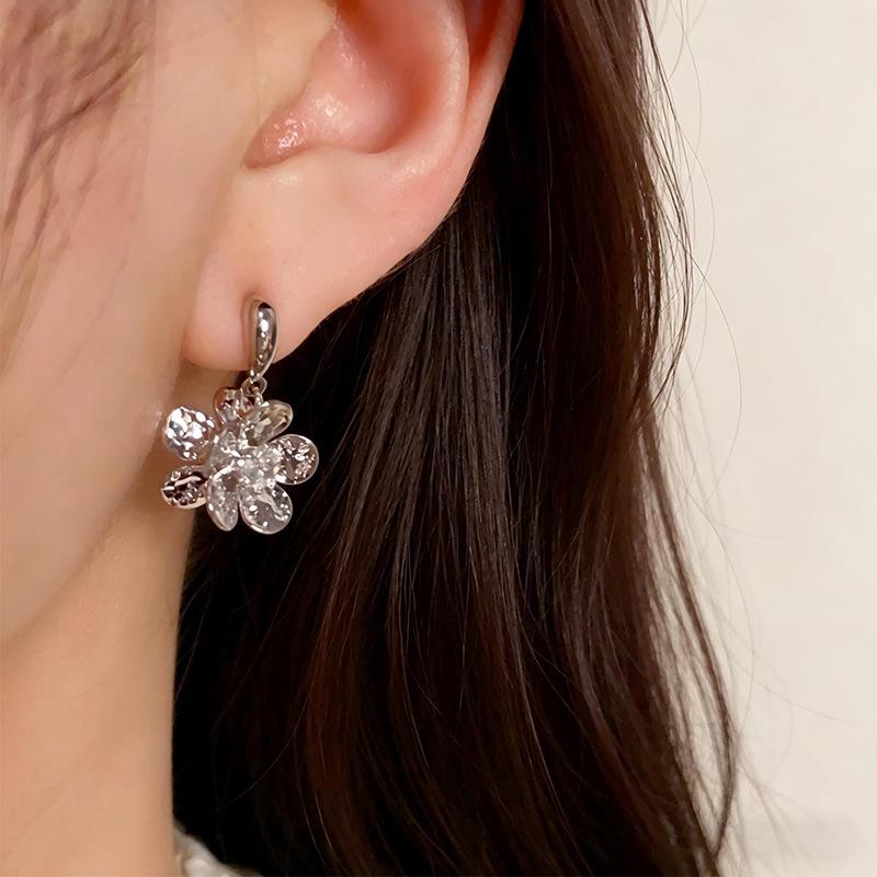 Elegant Dual-Sided Floral Earrings: Silver Needle, Chic Design, Lightweight Luxury