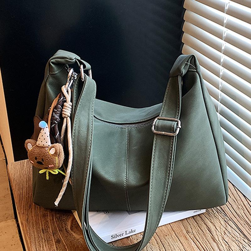 Fashionable large capacity crossbody bag winter new high-value tote bag shoulder bag commuter underarm bag