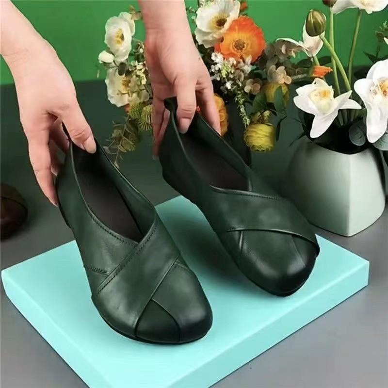 Popular low-heeled soft-soled mother shoes soft-leather shallow-mouth Doudou shoes 2024 spring and autumn new one-pedal commuter single shoes women