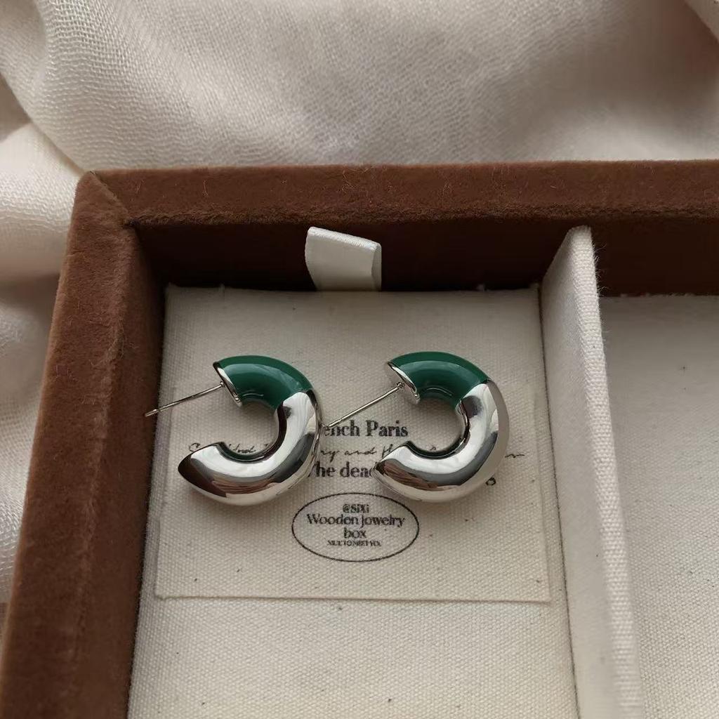 Boucles d'oreilles semi-circulaires en métal de couleur contrastée Boucles d'oreilles Luxe léger Mode Personnalité Simple Luxe léger Quotidien Premium Boucles d'oreilles polyvalentes