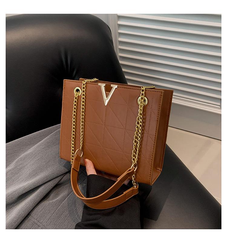 2023 Retro Casual Winter Tote: Large Capacity Solid Color Diamond Lattice Underarm Bag