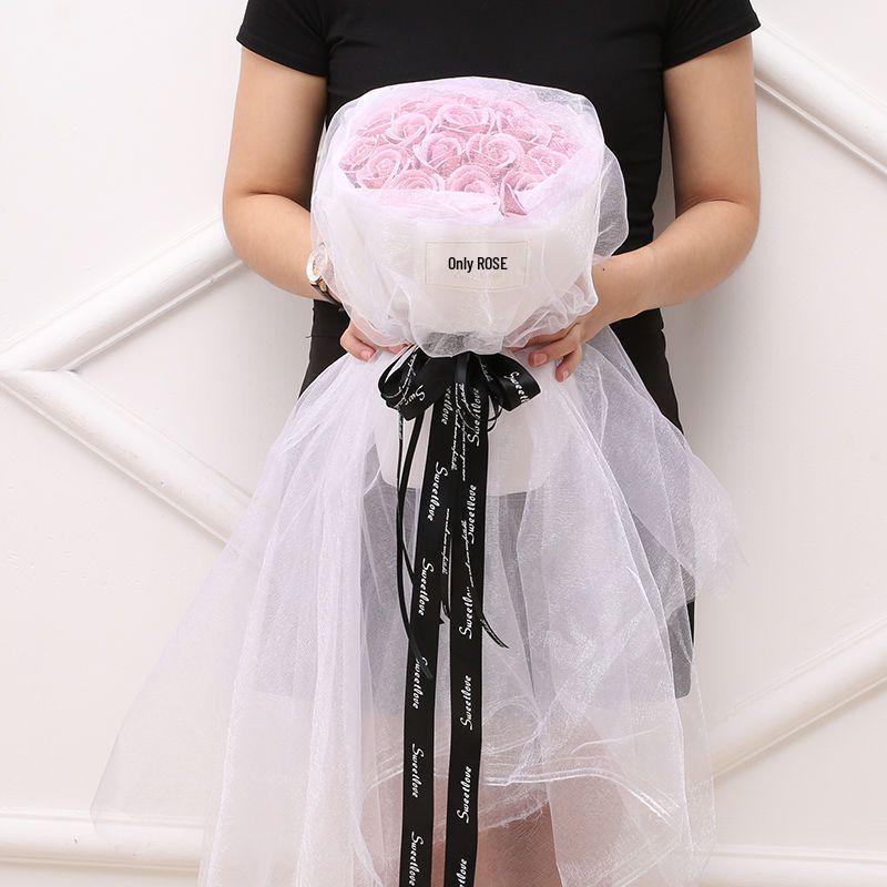 

Подарункова коробка з 99 консервованими мильними трояндами - Ідеально для Дня святого Валентина, днів народження та освідчень