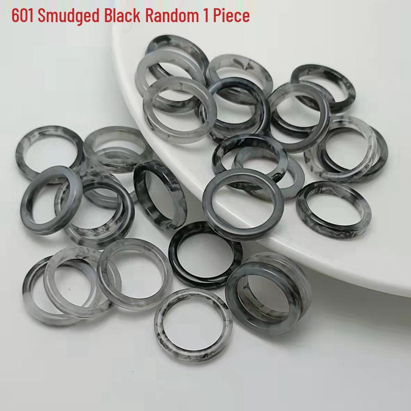 

Чен Фей Унісекс Чорно-біла акрилова каблучка - Натхненна Лі Йонгбоком Size 7