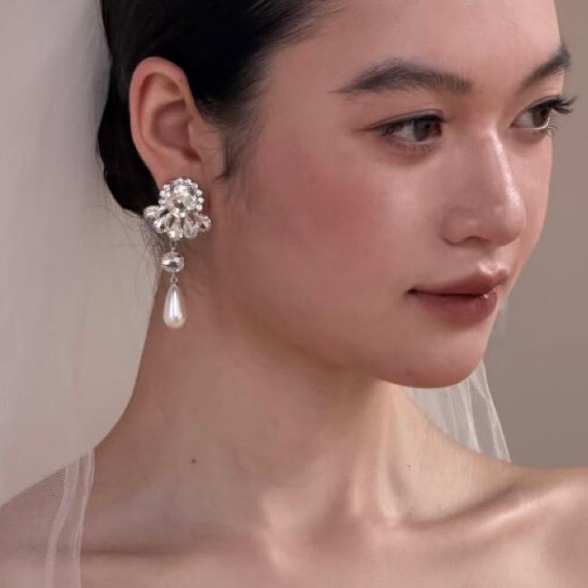 Silver Needle French Chic Diamond-Inlaid Geometric Pearl Earrings - Exquisite Light Luxury Studs