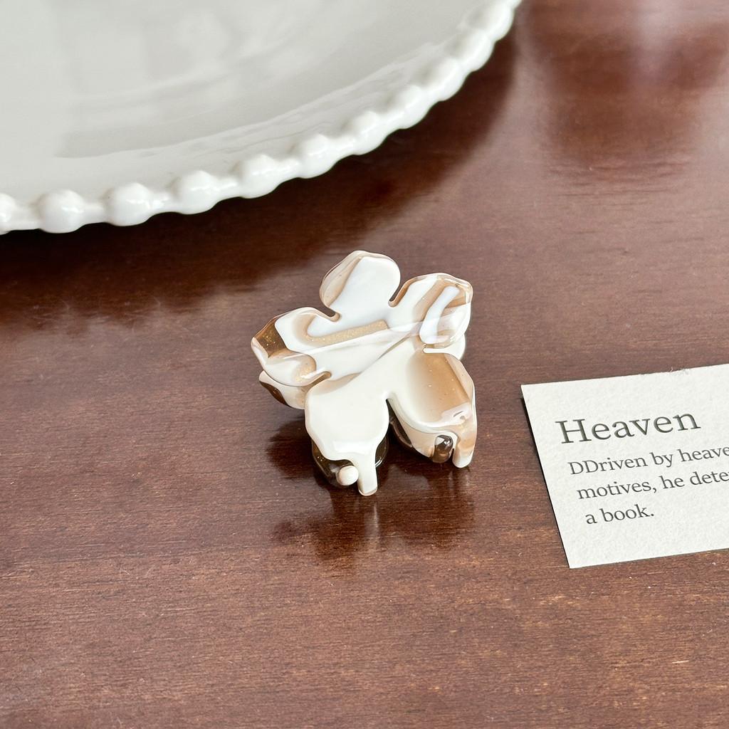 Acetate Hair Chic Claw Clips In Trendy Milk Coffee Color For Modern Fashion And Hairstyles Classy