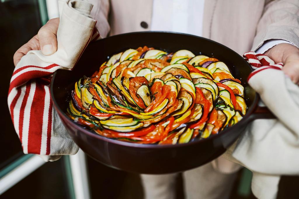 Staub Saute Pan Grenadine Red Large Hand Cast Enamel Pot Shallow Sukiyaki Compatible with IH Japanese Blaiser "Blaiser 28cm" [Authorized Product]