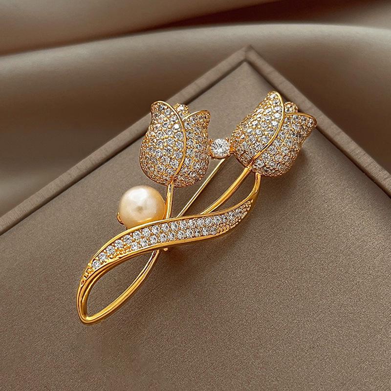 Elegant Alloy Brooch: Premium Niche Women's Versatile Corsage for Coats and Suits