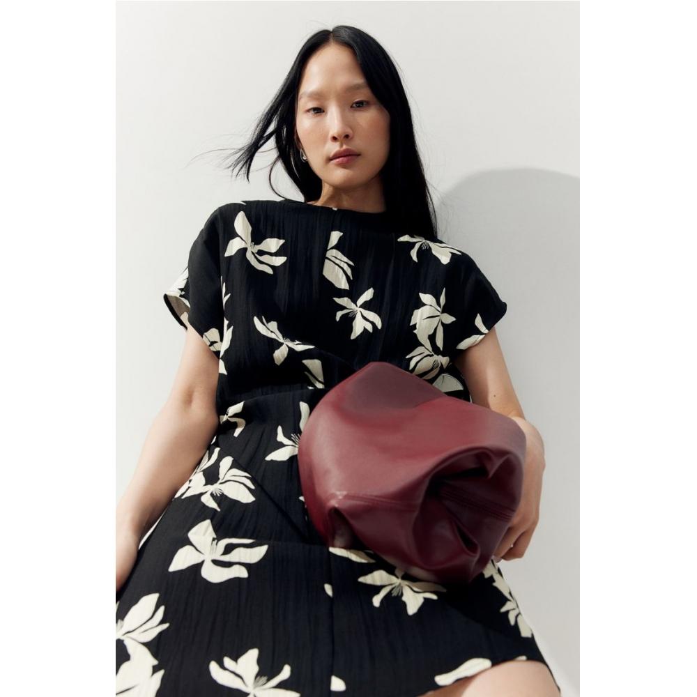 

Платье HM с зауженной талией, черное с цветочным принтом