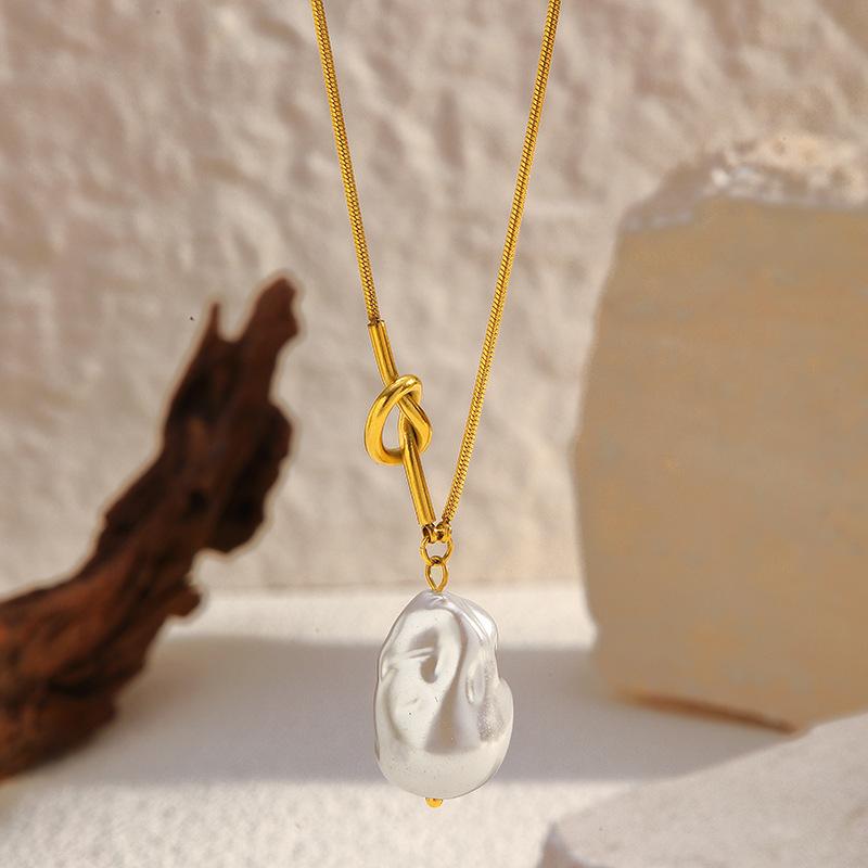 Luxury Titanium Steel Necklace For Women Gold Elegant Pendant Minimalist Design Long Lasting Jewelry