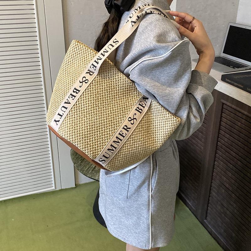 Woven straw bag women's large capacity 2 new spring and summer versatile shoulder beach bag commuter bucket bag