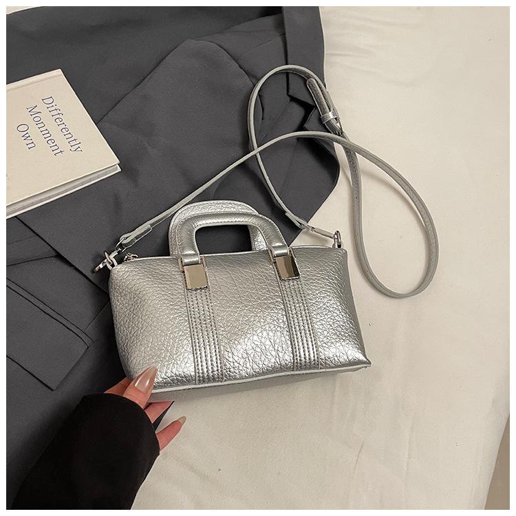 High-end small bag women's 2025 new spring and summer versatile messenger bag fashionable portable small square bag