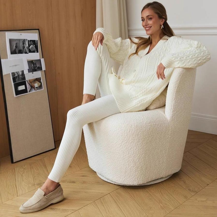 American women s clothing, fashion 2025 autumn new V-neck button fashion soft waxy long-sleeved sweater jacket XS белый