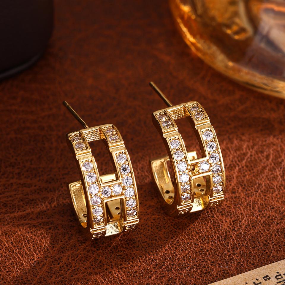 ZAKOL New Niche Design Hollow Geometric CC Shaped Earrings Shiny Zircon Crystal Luxury Brand Earring Party Accessories