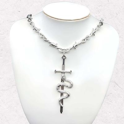 Colar Gargantilha Coração Espinhoso Punk Gótico - Acessório de Moda Statement Unissex