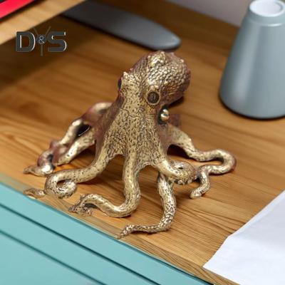 Octopus Ornament Tabletop Retro Alloy Octopus Squid Figurine Solid Metal Collectible Octopus Statue for Home Office Car Decor