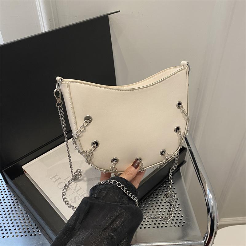 New Temperament Metal Chain Bag  Air-eye One-shoulder Crossbody Bag, Fashionable   Cool and Personalized French Saddle Bag