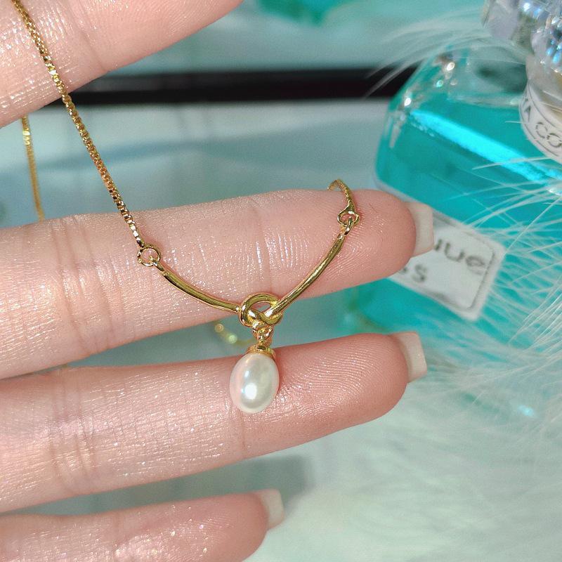 Pearl Knot Necklace: Elegant, Versatile Clavicle Chain Choker for Women