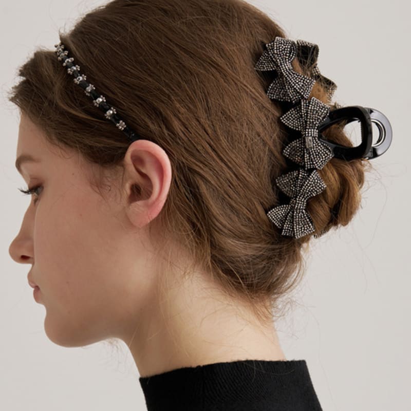 

Jean Paul Clarisse Smoky Crystal Ribbon Hair Clip JP-25-101CC hematite